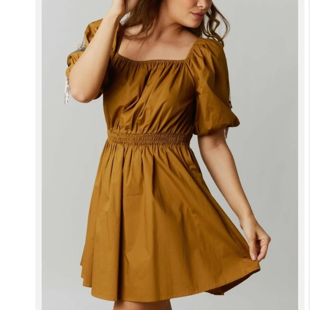 Club Monaco Dress Womens 12 Silk Nude Beige Smocked Flowy Neutral Minimal Boho